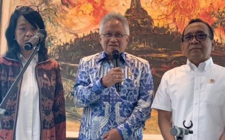 Mendiktisaintek Satryo Soemantri Brodjonegoro memastikan tidak ada pemotongan anggaran berkaitan dengan alokasi beasiswa. (MNC Media)