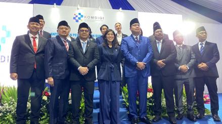 Menkomdigi Meutya Hafid melantik pejabat baru di Kementerian Komdigi. Salah satunya aktris Raline Shah.