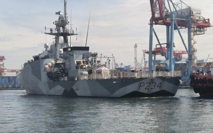 Kapal Angkatan Laut Kerajaan Inggris His Majesty’s Ship (HMS) SPEY akhirnya tiba di perairan Indonesia. (Riana Rizkia/MPI)