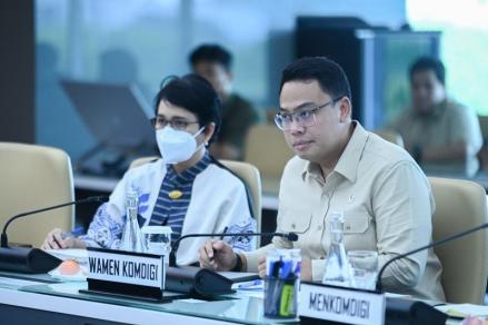 Wakil Menteri Komdigi, Angga Raka Prabowo membantah aturan itu bisa bikin promosi gratis ongkir di toko online terganggu. (foto: iNews Media Grup)