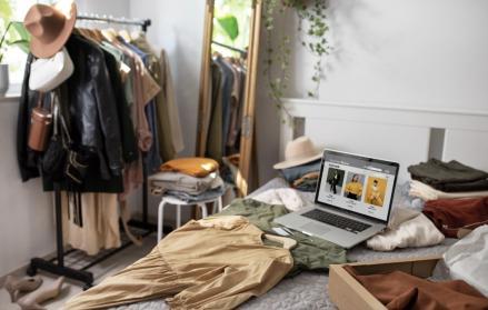 Penuhi Kebutuhan Fashion-Make Up Melalui YouTube Shopping Affiliates dan Shopee (FOTO:Dok Ist)