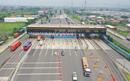 Jasa Marga mencatat lonjakan volume kendaraan yang keluar dari GT Cikampek Utama hingga lebih dari 50 persen. (Foto: Dok. JTT)
