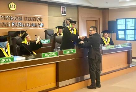 Stafsus Menhum Raih Gelar Doktor dari Unpad dengan Predikat Sangat Memuaskan (foto: MNC media)