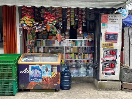 LPG 3 Kg Tidak Dijual Pengecer Mulai Hari Ini, Begini Reaksi Pemilik Warung. (Foto: Tangguh/MNC Media)