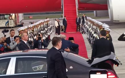 Presiden Republik Indonesia, Prabowo Subianto, mengantar kepulangan Presiden Turkiye, Recep Tayyip Erdogan.