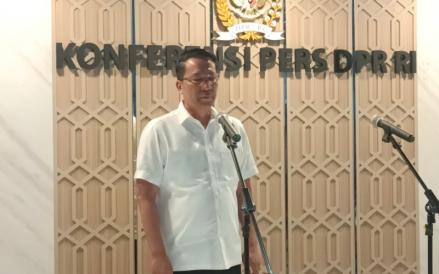 Pemerintah sepakat membatalkan izin konsesi tambang untuk kampus.