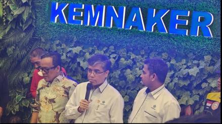 Korban PHK Bisa Dapat 60 Persen Gaji, Menaker: Daya Saing Industri Kita Turun. (Foto Iqbal Dwi/MPI)