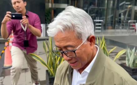 KPK melakukan pemeriksaan terhadap dua mantan Direktur Utama  Pertamina dalam kasus dugaan korupsi di lingkungan PGN.