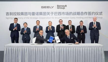 Perusahaan otomotif China Geely Holding Group menjalin kerja sama dengan produsen mobil Prancis Renault. (foto: Renault)
