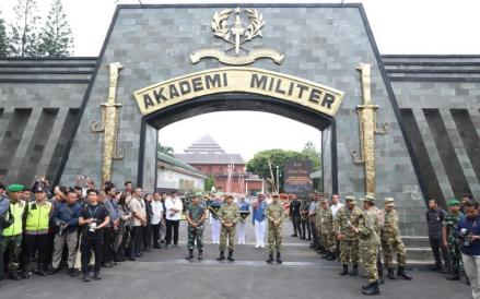 Mendagri Tito Karnavian membeberkan pemerintah baru membayar Rp2 miliar dari Rp13 miliar untuk kegiatan retret kepala daerah di Akmil, Magelang.