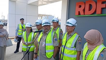 Ide Bangun Pulau Sampah Dilanjutkan, Rano Karno Bakal Tiru Singapura (foto refi sandi)