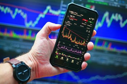 BCA Gelar RUPS, Cek Target Harga Saham BBCA Hari Ini (foto mnc media)
