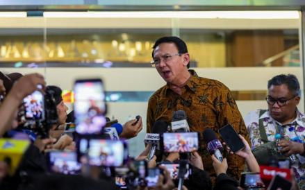 Mantan Komisaris Utama Pertamina Basuki Tjahja Purnama atau Ahok akhirnya selesai menjalani pemeriksaan di Kejagung (Foto: Aldhi Chandra Setiawan)