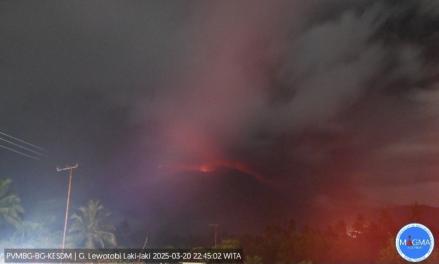 Erupsi Disertai Ledakan Dahsyat, Status Gunung Lewotobi Laki-Laki Meningkat Jadi Awas (FOTO:Dok Ist)