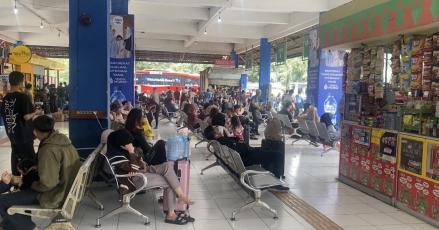 Terminal Kampung Rambutan Mulai Didatangi Pemudik pada H-9 Lebaran. (Foto: MNC Media)