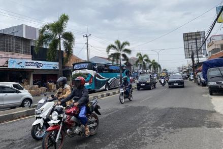 H-6 Lebaran, Arus Mudik di Jalur Pantura Cirebon Masih Lancar (foto ari sandita)