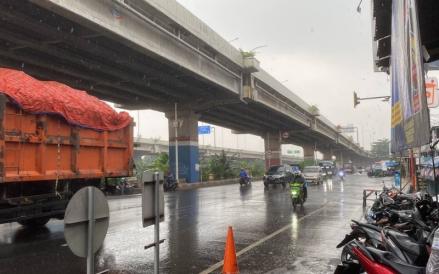 Pemudik motor diprediksi padati Jalan Raya Kalimalang, Kota Bekasi, Jawa Barat, pada malam ini, Kamis (27/3/2025).