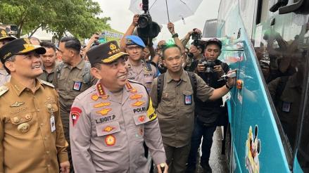 Kapolri Prediksi Puncak Arus Mudik Lebaran Terjadi hingga Sabtu Dini Hari (foto dinar)