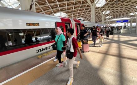 341.100 Penumpang Naik Whoosh Selama Mudik Lebaran 2025. (Foto: MNC Media)