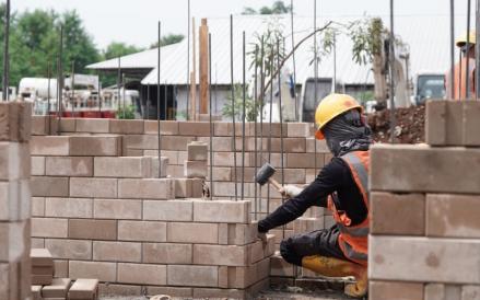SIG (SMGR) mencatat pendapatan mencapai Rp36,19 triliun dengan volume penjualan semen sebanyak 38,27 juta ton pada 2024. (Foto: Dok. SIG)
