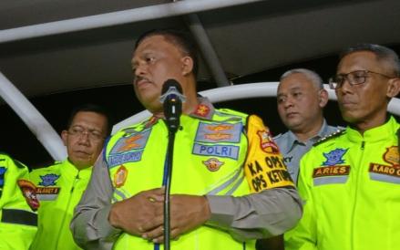 Kakorlantas Polri, Irjen Pol Agus Suryonugroho menyebutkan bahwa puncak arus mudik sesuai prediksi yakni H-3 lebaran atau Jumat (28/3/2025).