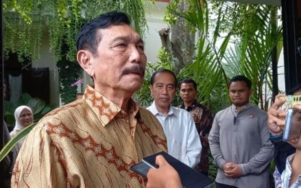 Ketua DEN Luhut Pandjaitan menjadi salah satu tamu yang hadir dalam open house Presiden ke-7 RI, Jokowi. (Foto: MNC Media)