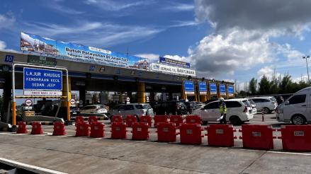 Ada Anomali, Arus Kendaraan di GT Kalikangkung Terjadi Usai Lebaran. (Foto: Dinar/MNC Media)