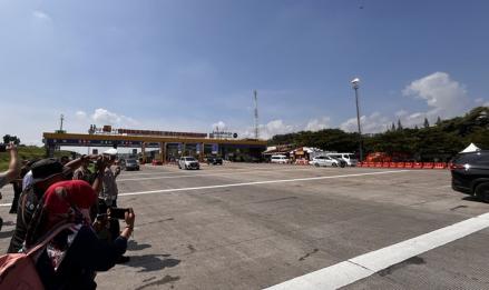 Oneway Nasional Resmi Diterapkan dari GT Kalikangkung Pagi Ini (foto dinar)