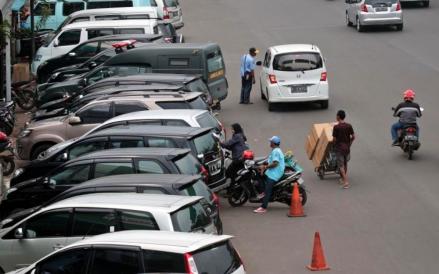 Pemprov DKI Jakarta akan menerapkan parkir non tunai di Pasar Tanah Abang, Jakarta Pusat.