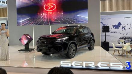Mobil listrik Seres 3 resmi dikenalkan di Periklindo Electric Vehicle Show (PEVS) 2025, Selasa (29/4/2025). (foto: iNews Media Grup)