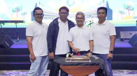 Julius Purnama (COO JLM), Aditya Pradana (Komisaris JLM), Victor Irianto (CEO JLM), Edwind Jordan Bobby (Komisaris JLM). (foto: istimewa)