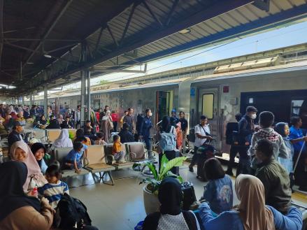 Okupansi Penumpang Kereta Api Tembus 124 Persen Saat Libur Waisak 2025. (Foto KAI)