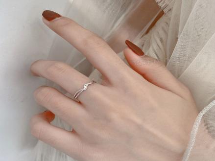 5 Model Cincin Emas yang Lagi Tren, Cocok untuk Lamaran. (Foto: e-Commerce)