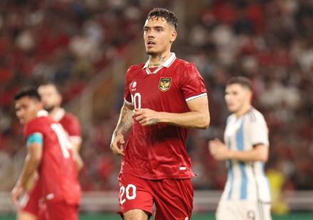 Bek Timnas Indonesia, Shayne Pattynama resmi diperkenalkan sebagai rekrutan anyar Buriram United. (foto: Timnas)
