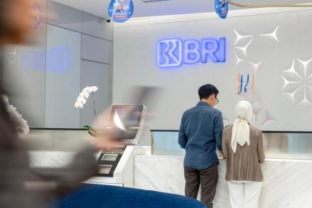 BRI catat CASA Rp934,95 triliun per Kuartal I-2025, dorong efisiensi dana dan stabilitas. BRImo dan AgenBRILink jadi kunci penguatan pendanaan. (foto: BBRI)