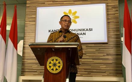 Kepala Kantor Komunikasi Kepresidenan Hasan Nasbi menjelaskan maksud pernyataan Presiden Prabowo Subianto terkait kekuatan asing yang membiayai LSM.