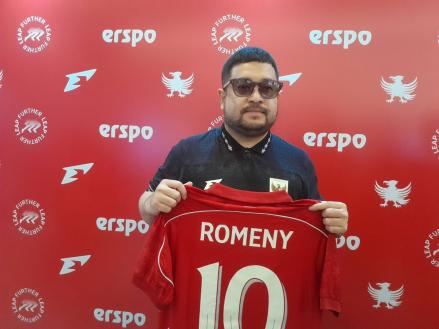 Jersey Timnas dengan Nameset Ole Romeny Paling Diburu Supporter, Geser Jay Idzes. (Foto: Andri Bagus/Inews Media Group)