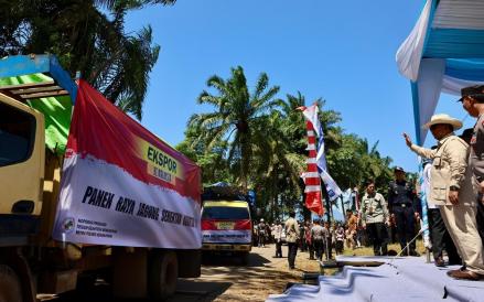 Presiden Prabowo Subianto melepas ekspor perdana 1.200 ton jagung ke Malaysia (Biro Setpres)