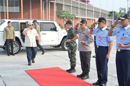 Kunker ke Kalbar, Prabowo Panen Raya dan Lepas Ekspor Jagung Perdana ke Malaysia. (Foto Setpres)