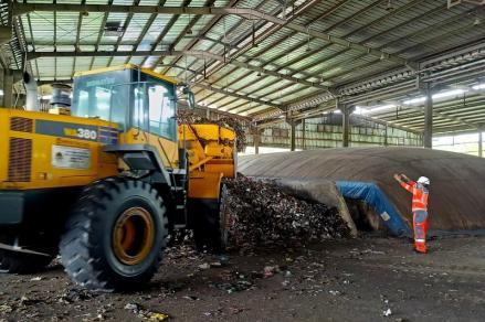 SIG (SMGR) Manfaatkan Limbah Industri dan Sampah Perkotaan Jadi Bahan Bakar Alternatif (foto: iNews Media Group))