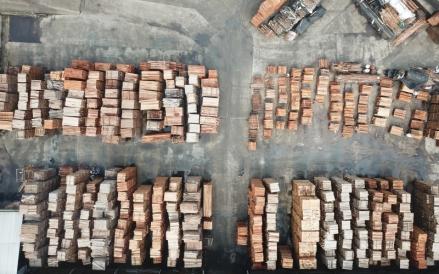 PT Singaraja Putra Tbk (SINI) menargetkan pendapatan sebesar Rp1,8 triliun pada 2025. (Foto: Dok. Interkayu)