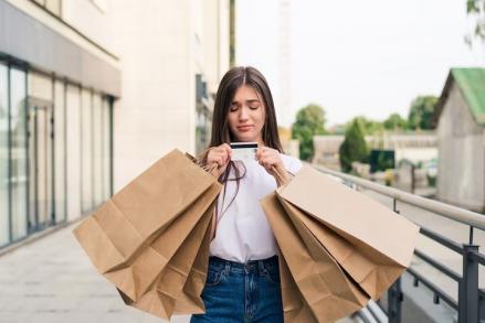 Tips Cerdas Menghindari Impulsive Buying saat Diskon agar Keuangan tetap Aman. (Foto: Freepik)