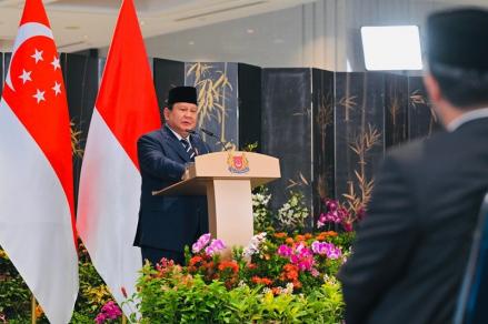 Prabowo Subianto dan Perdana Menteri (PM) Singapura Lawrence Wong sepakat mendorong perdamaian atas sejumlah isu regional dan global.  (foto: Setpres)