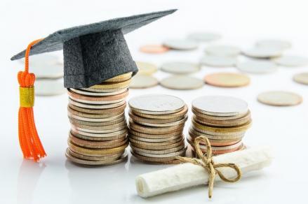 Cara Siapkan Dana Sekolah Anak dari Uang Receh, 4 Tips Menabung dengan Hasil Maksimal. (Foto: Freepik)