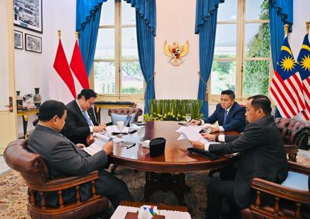 Seskab Teddy Beberkan Hasil Negosiasi Tarif Trump: Indonesia-AS Sepakati Win-Win Solution. (Foto Instagram @sekretariat.kabinet)