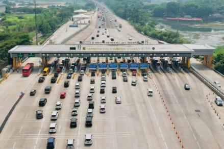 Sebanyak 1,6 Juta Kendaraan Keluar-Masuk Jabotabek Selama Libur Imlek 2026 (FOTO:iNews Media Group)