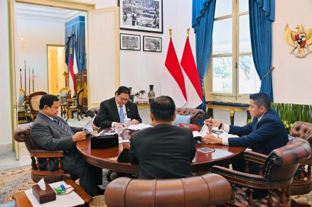 Prabowo Gelar Ratas, Bahas Strategi Ekonomi Nasional hingga Perkembangan Perundingan Tarif AS. (Foto IG @sekretariat.kabinet)