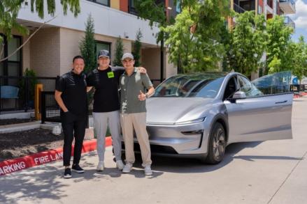Capaian Baru, Tesla Kirim Mobil Otonom Pertama ke Pelanggan. (Foto: Dok. Tesla)