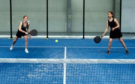 Bapenda DKI Jakarta beberkan alasan soal olahraga viral padel dikenakan pajak sebesar 10 persen.  (Freepik)