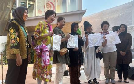 PT Pertamina (Persero) memanfaatkan World Expo 2025 di Osaka, Jepang untuk mempromosikan batik Indonesia. (Foto: Dok. Pertamina)